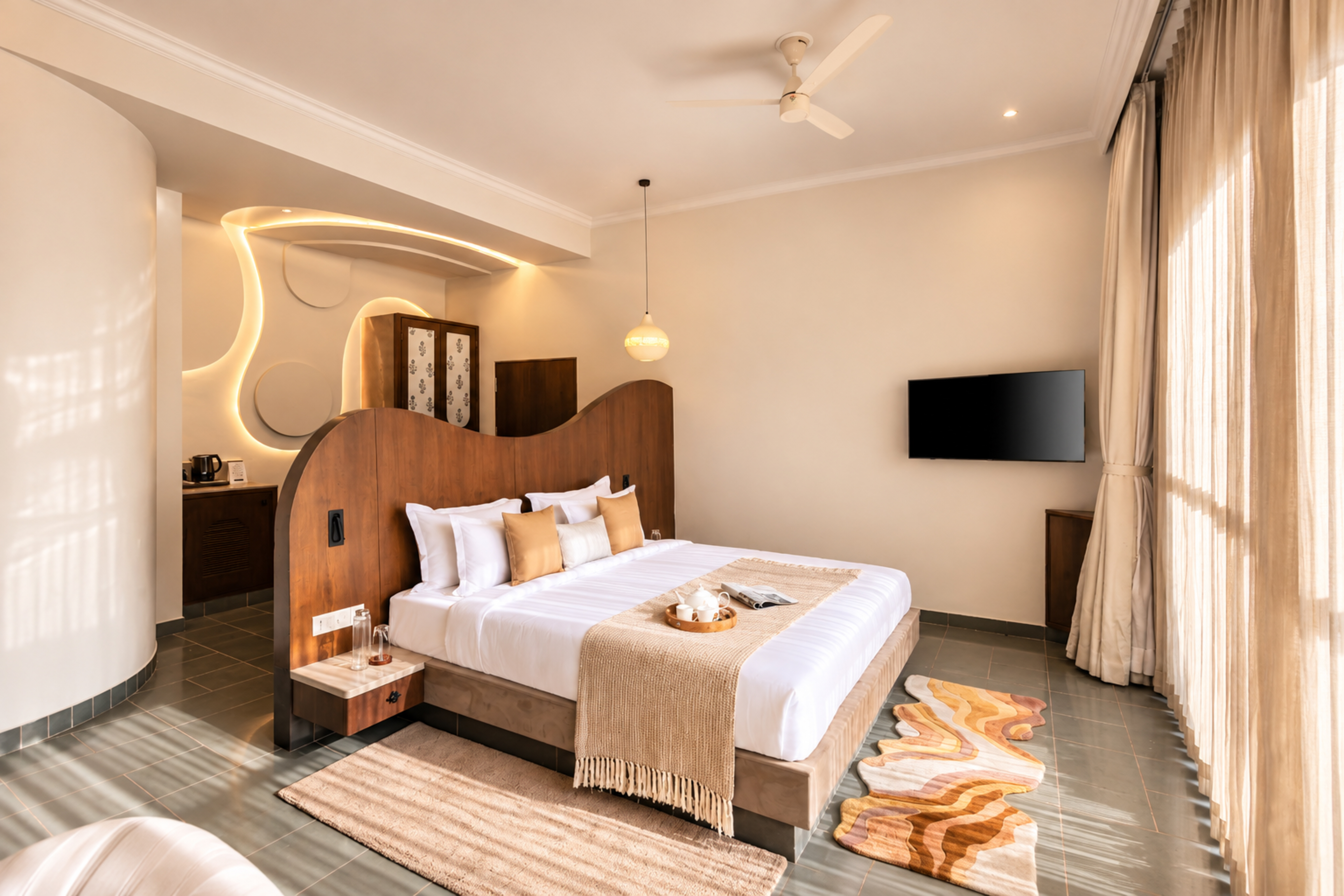 Raj Villas Astera | Pet-Friendly 1 room suite in a resort with pool and Aravalli Hills view — photo 3