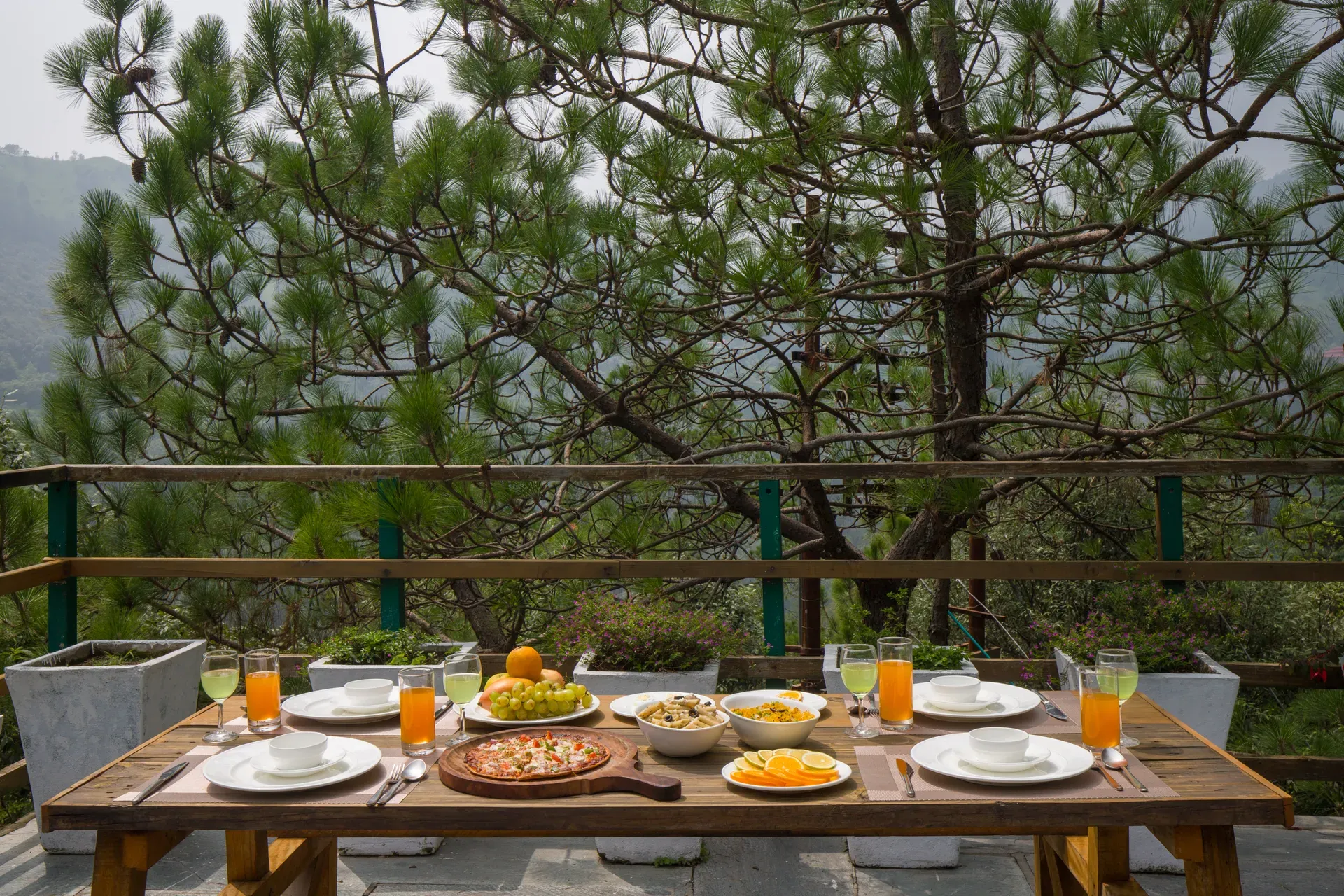 Suro Woodbine Chalet | Pet-friendly Suite With A Balcony, Restaurant & Outdoor Seating — photo 17