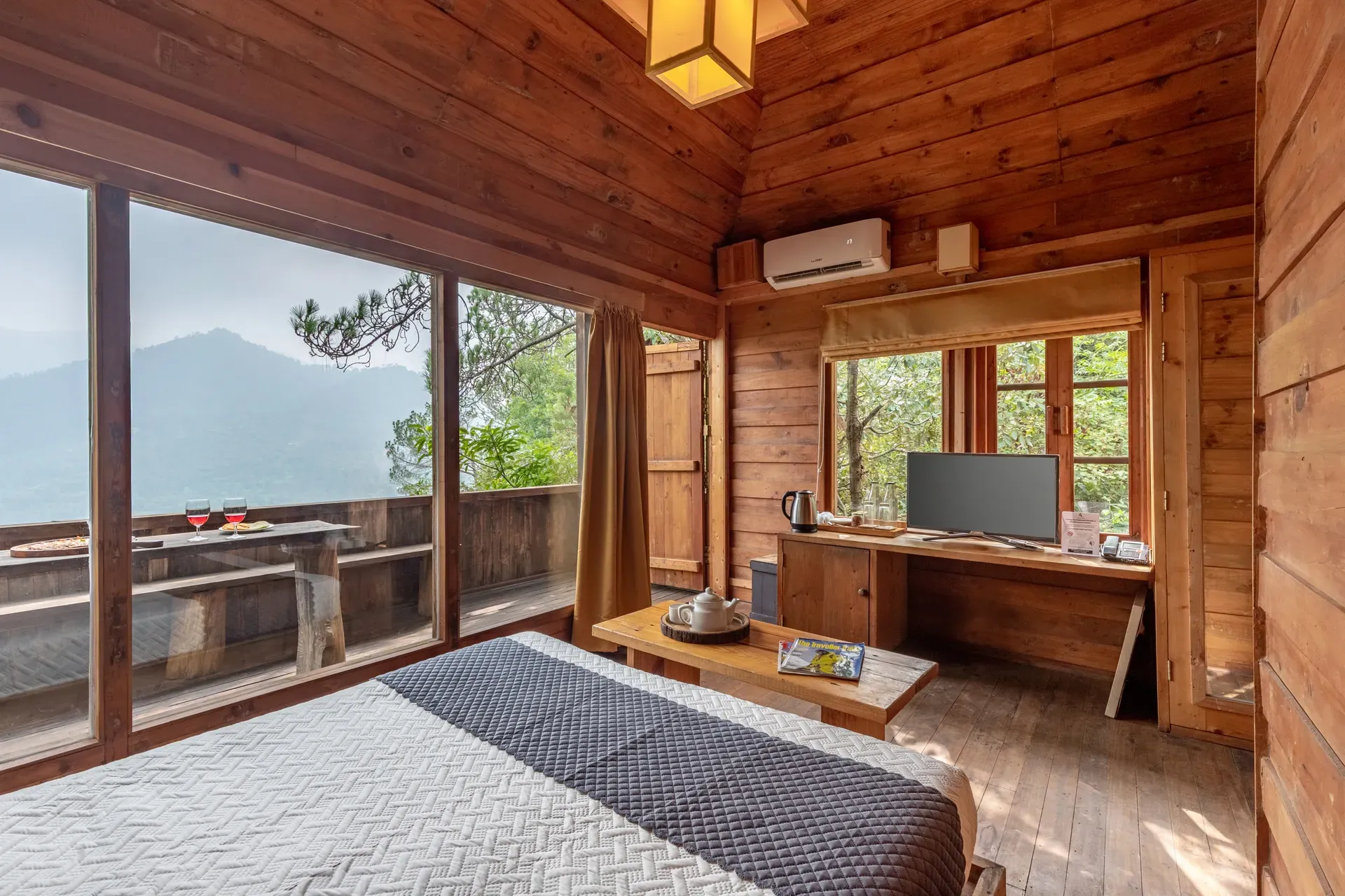 Suro Woodbine Chalet | Pet-friendly Suite With A Balcony, Restaurant & Outdoor Seating — photo 23