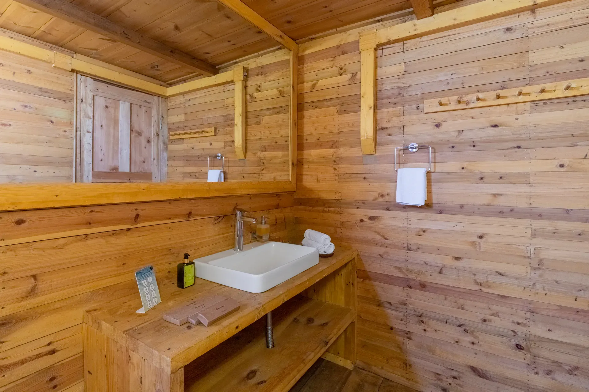 Skylounge | Pet-friendly Traditional 4-Bedroom Retreat With Sauna & Garden Near Haku Temple — photo 28