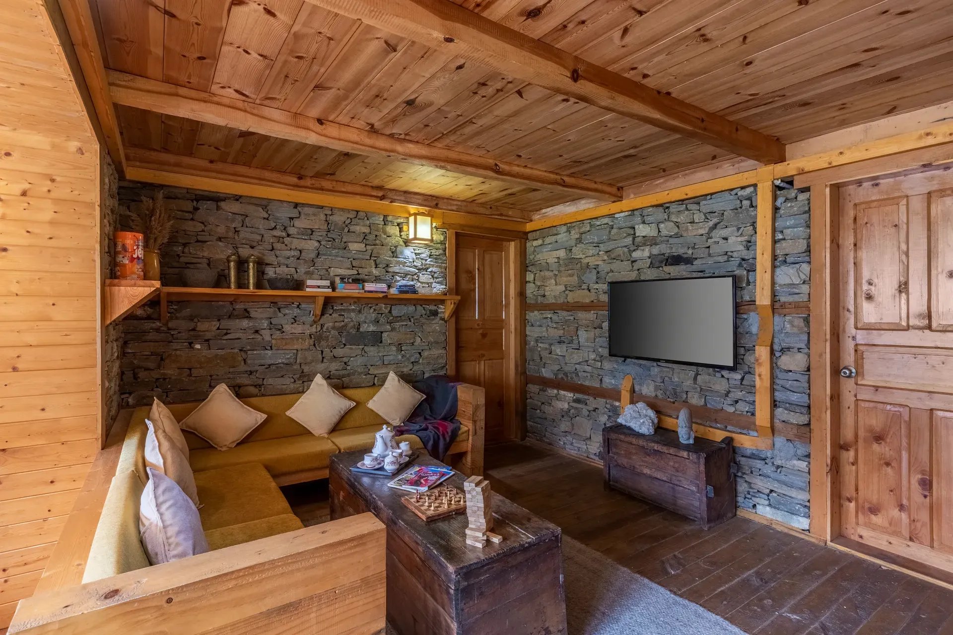 Skylounge | Pet-friendly Traditional 4-Bedroom Retreat With Sauna & Garden Near Haku Temple — photo 15