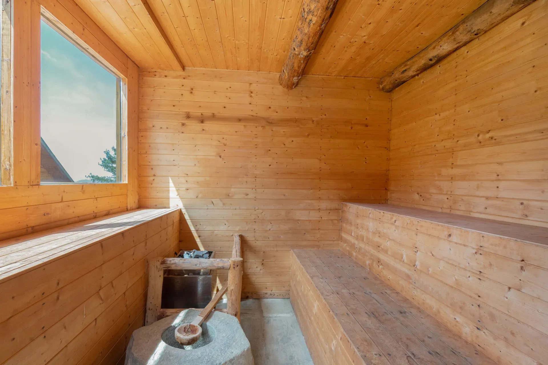 Skylounge | Pet-friendly Traditional 4-Bedroom Retreat With Sauna & Garden Near Haku Temple — photo 13