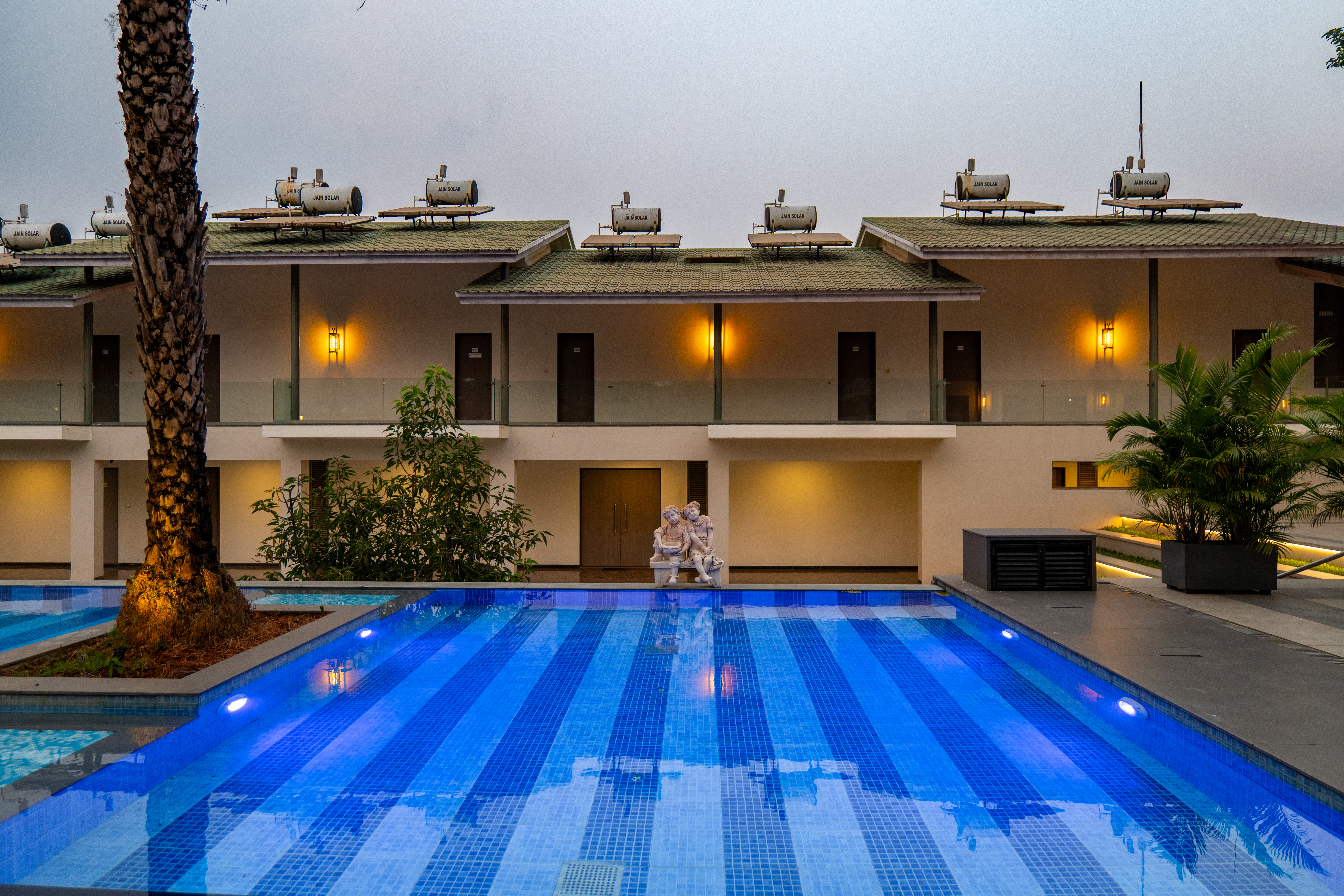 Energise Soul Retreat Standard Room | Pet Friendly 1-Suite With Shared Pool, Banquet Hall & Restro | 15 Mins from Trimbakeshwar Jyotirling Mandir — photo 5