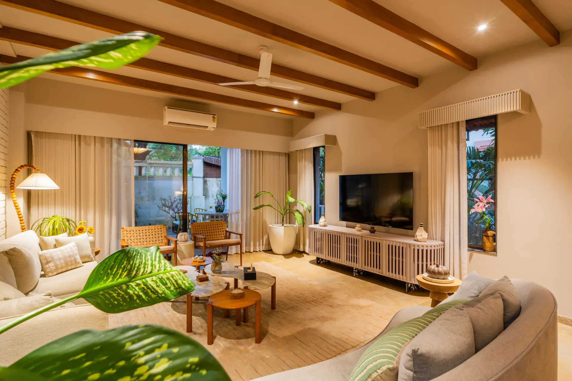 Villa Euphoria | 4-BHK | Pvt Pool | Ent. Lounge — photo 17