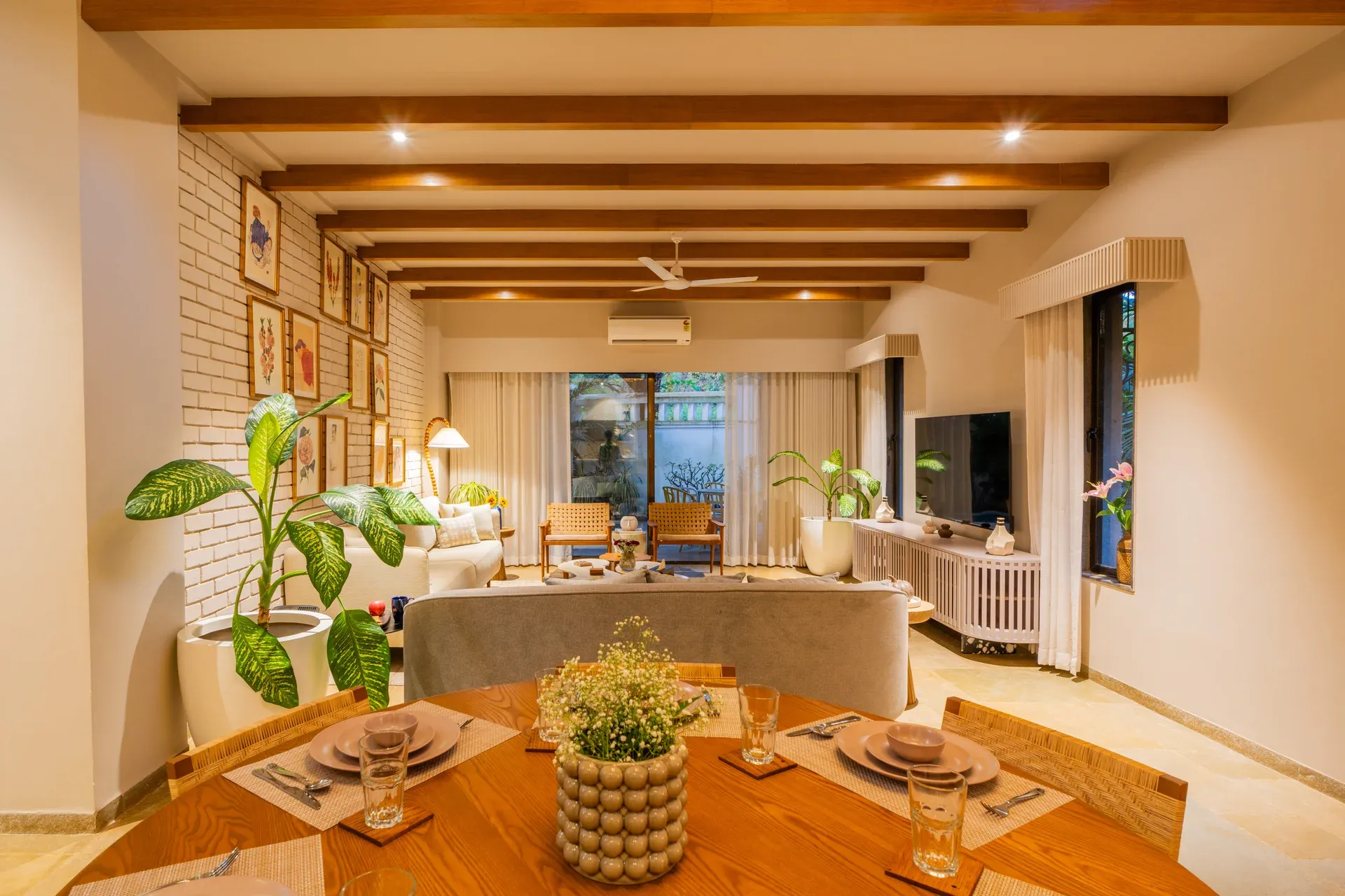 Villa Euphoria | 4-BHK | Pvt Pool | Ent. Lounge — photo 16
