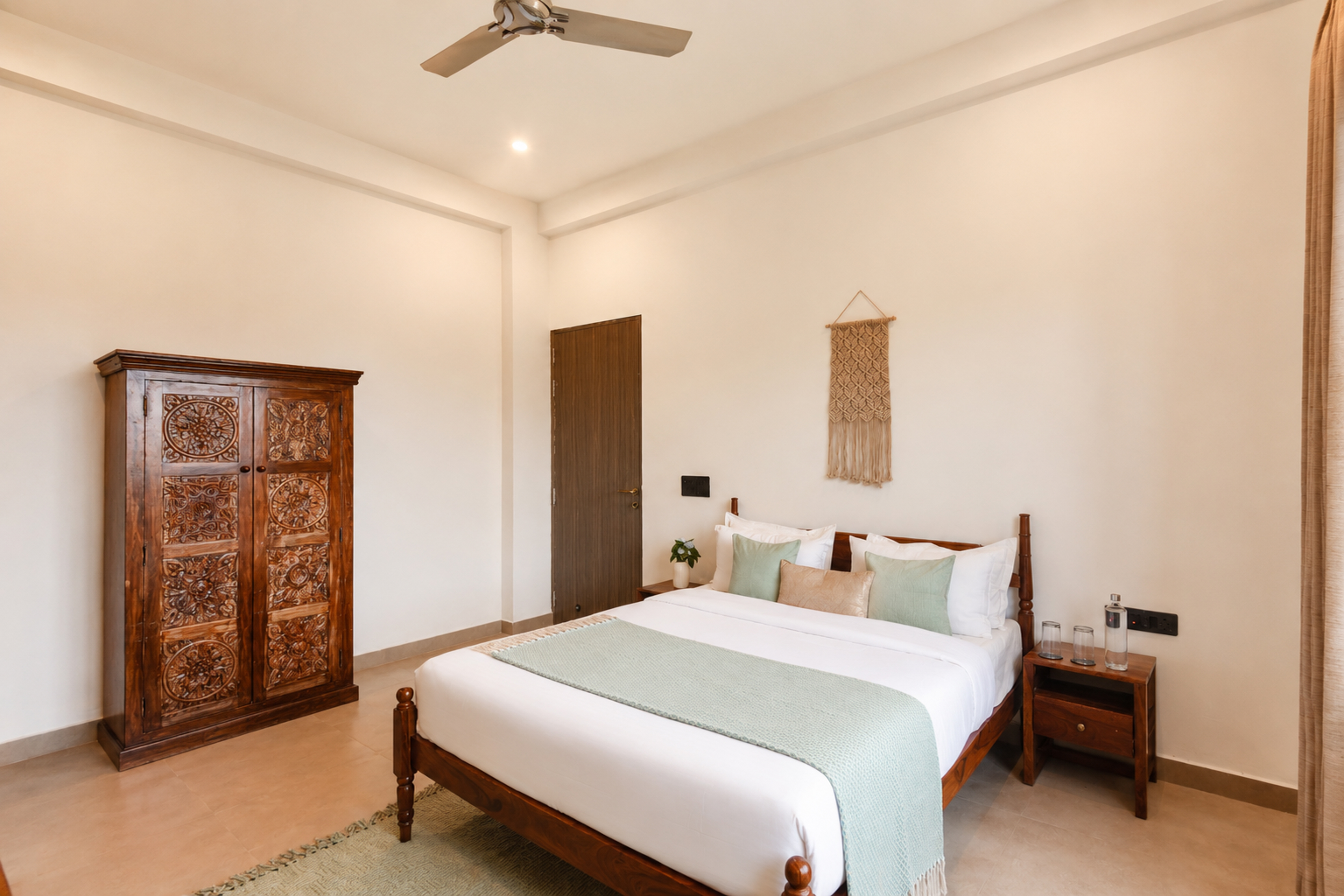 Belvedere Villa | Chic 4-BHK Retreat with Pool, Bar & Landscaped Garden — photo 23