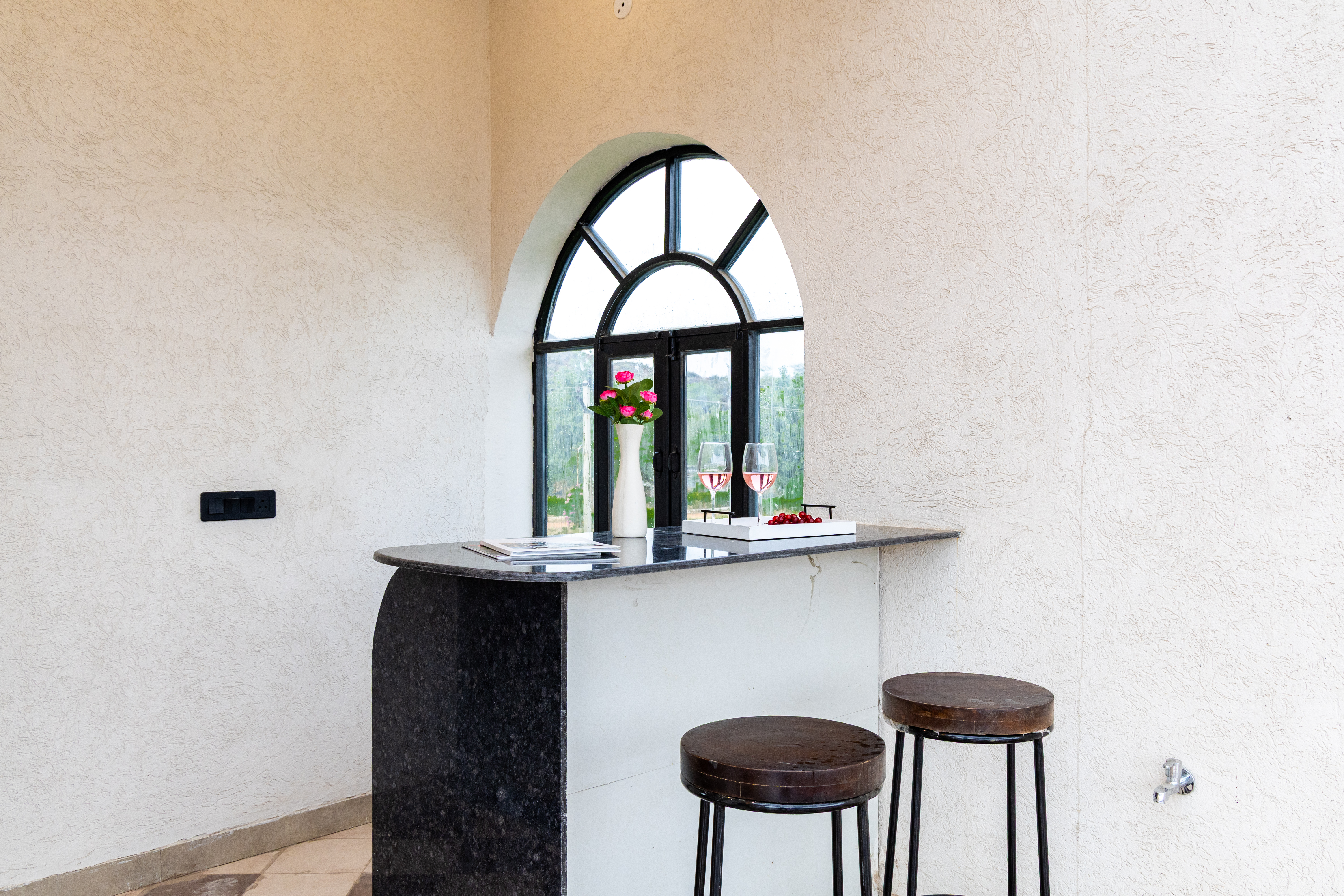 Belvedere Villa | Chic 4-BHK Retreat with Pool, Bar & Landscaped Garden — photo 26
