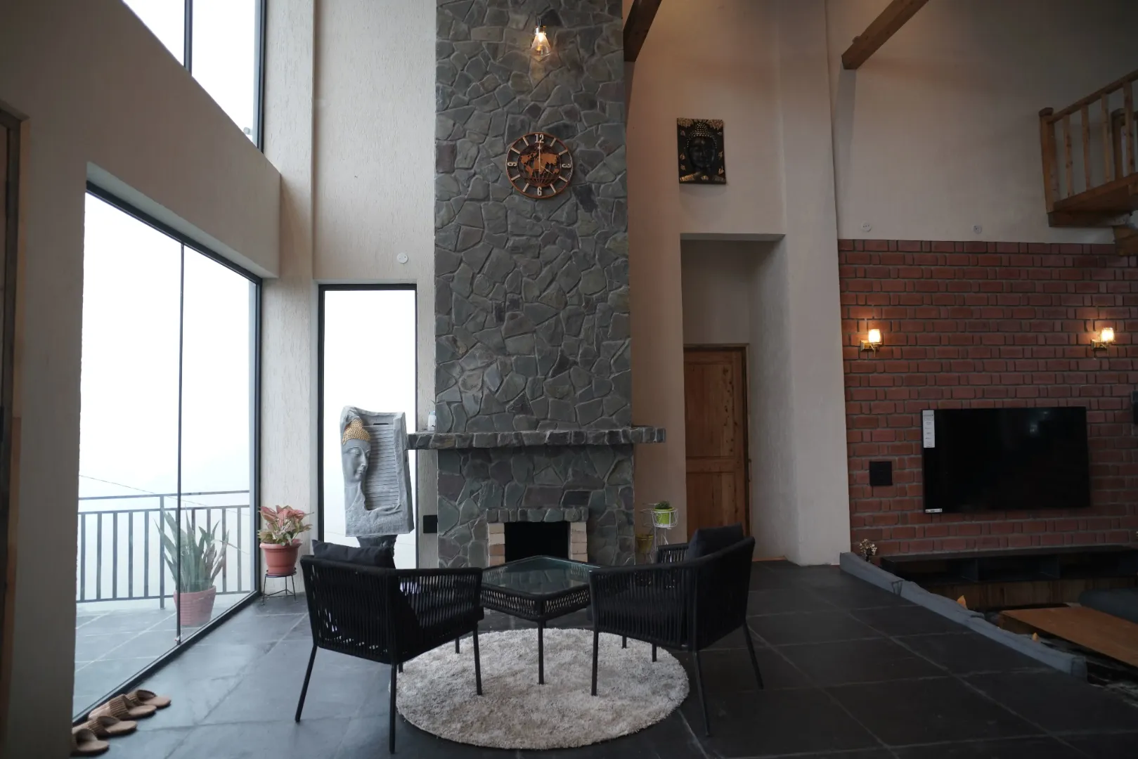 Luxury Home on Hilltop — photo 15