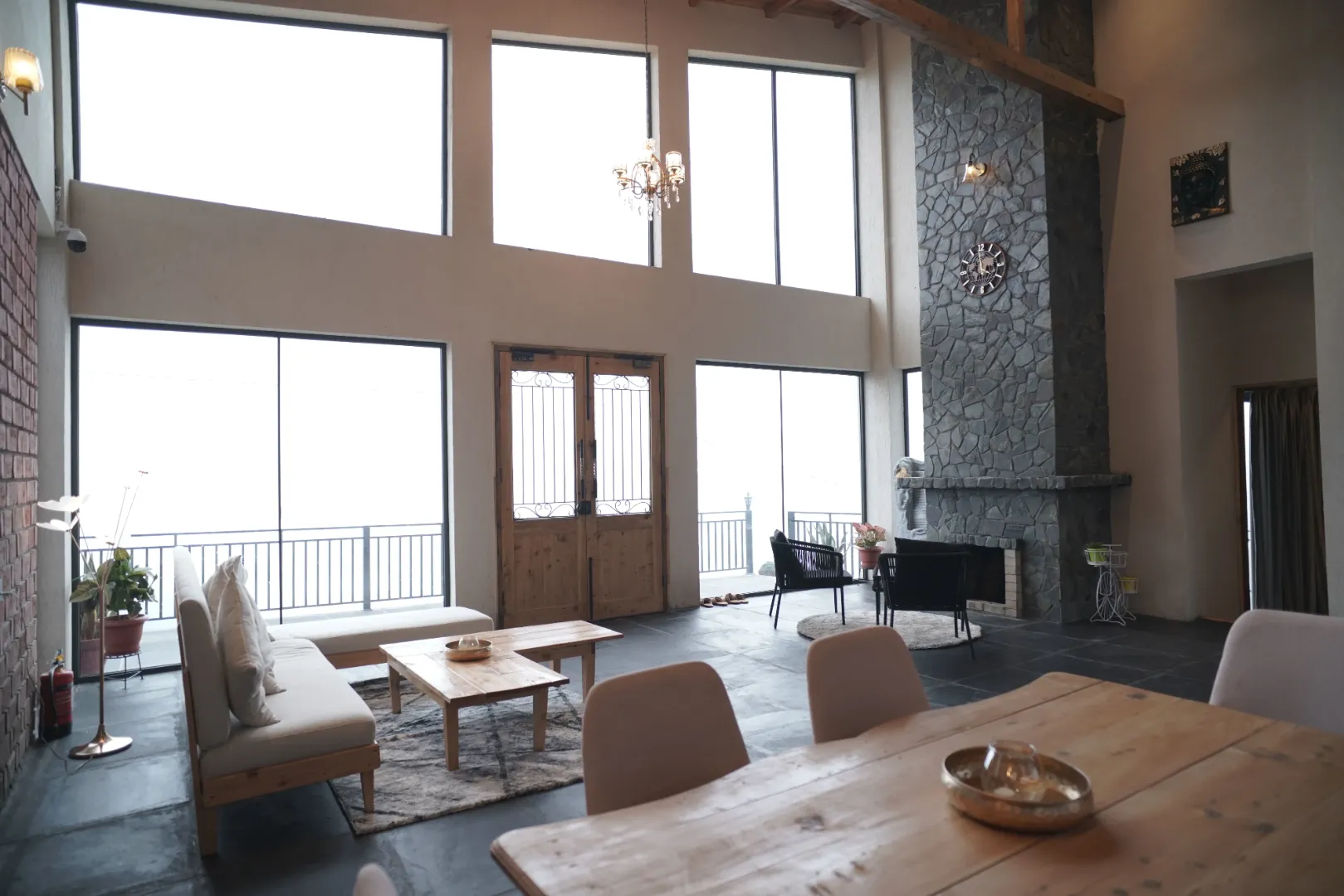 Luxury Home on Hilltop — photo 14