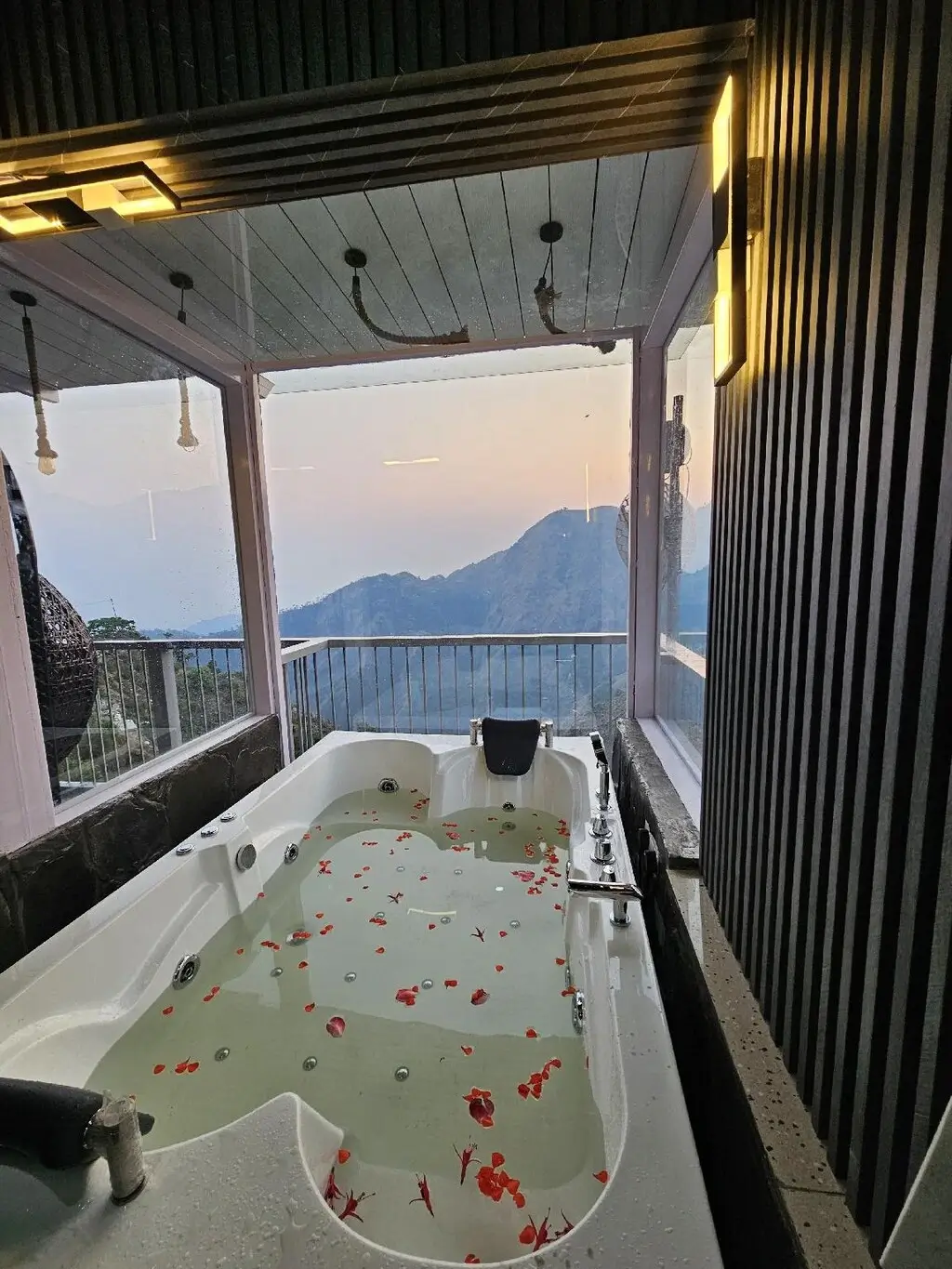 Panoramic Jacuzzi Suite  — photo 8