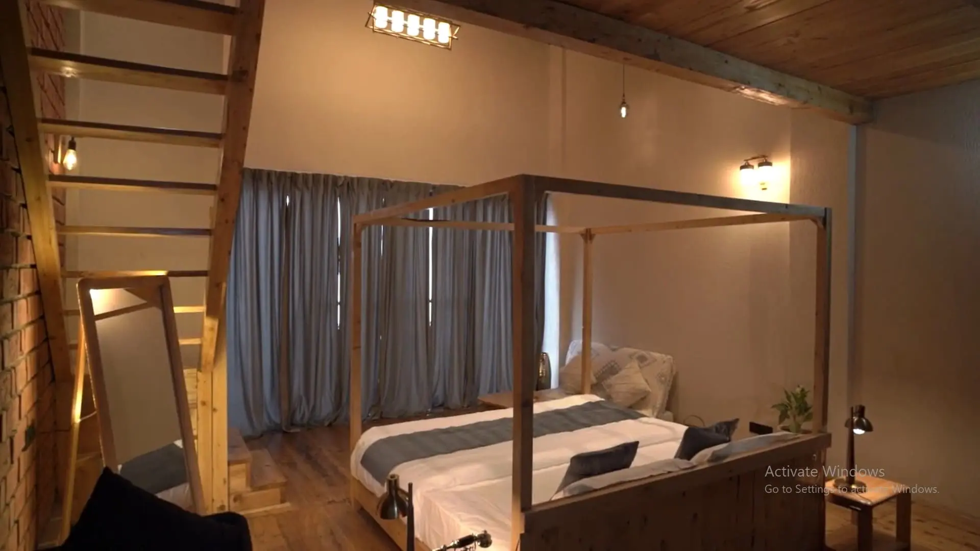 Luxury Home on Hilltop — photo 27