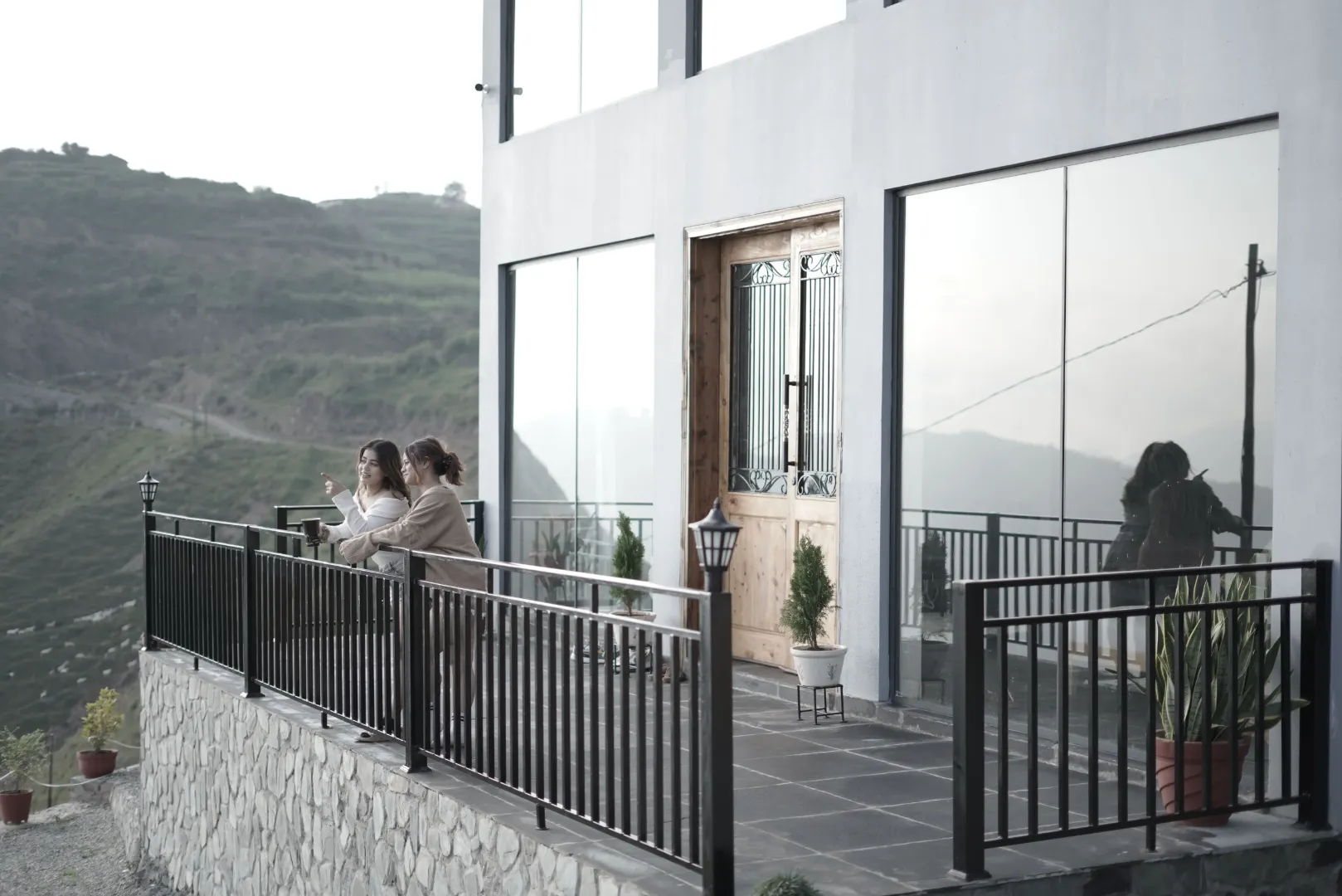 Luxury Home on Hilltop — photo 10