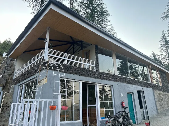 Elegant Rooms with Balcony & Himalayan View — photo 3