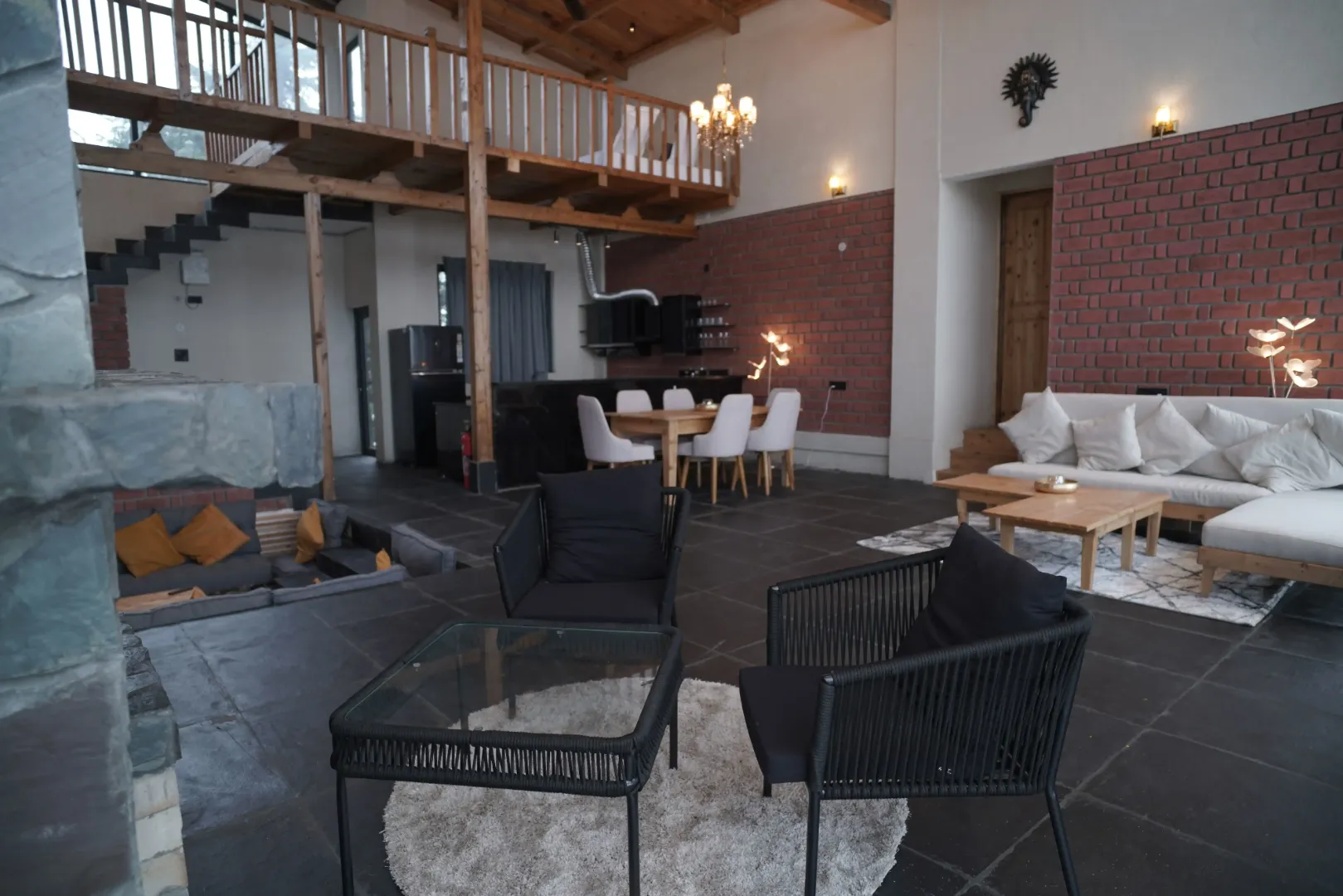 Luxury Home on Hilltop — photo 8