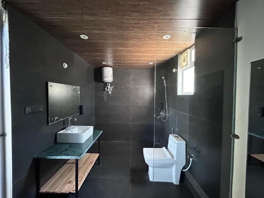 Elegant Rooms with Balcony & Himalayan View — photo 21