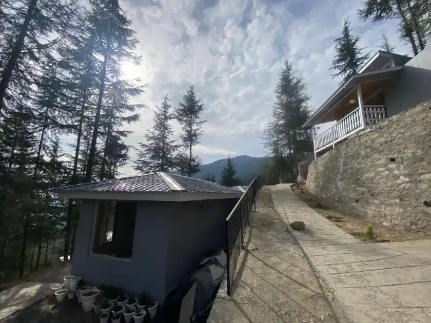 Elegant Rooms with Balcony & Himalayan View — photo 14