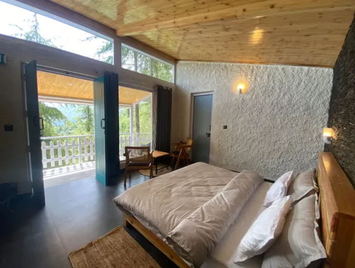 Elegant Rooms with Balcony & Himalayan View — photo 17
