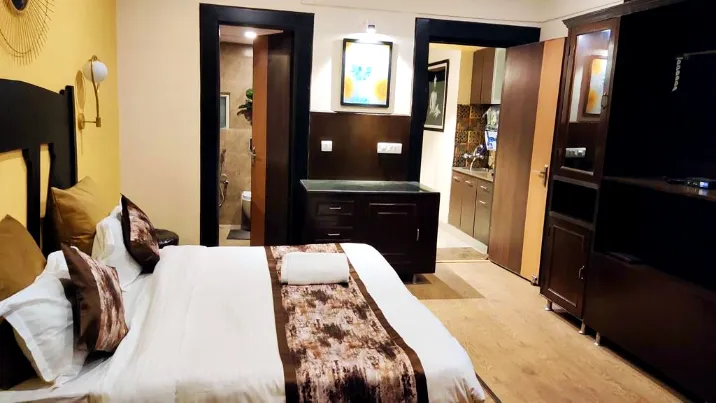 Elegant 1BHK with infinity pool in Aloha — photo 15