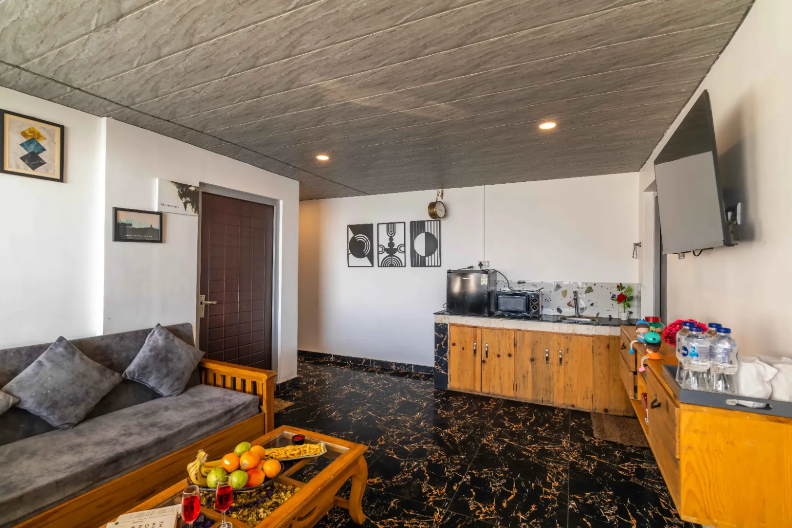 2BH with Bathtubs & 3 Balconies — photo 8