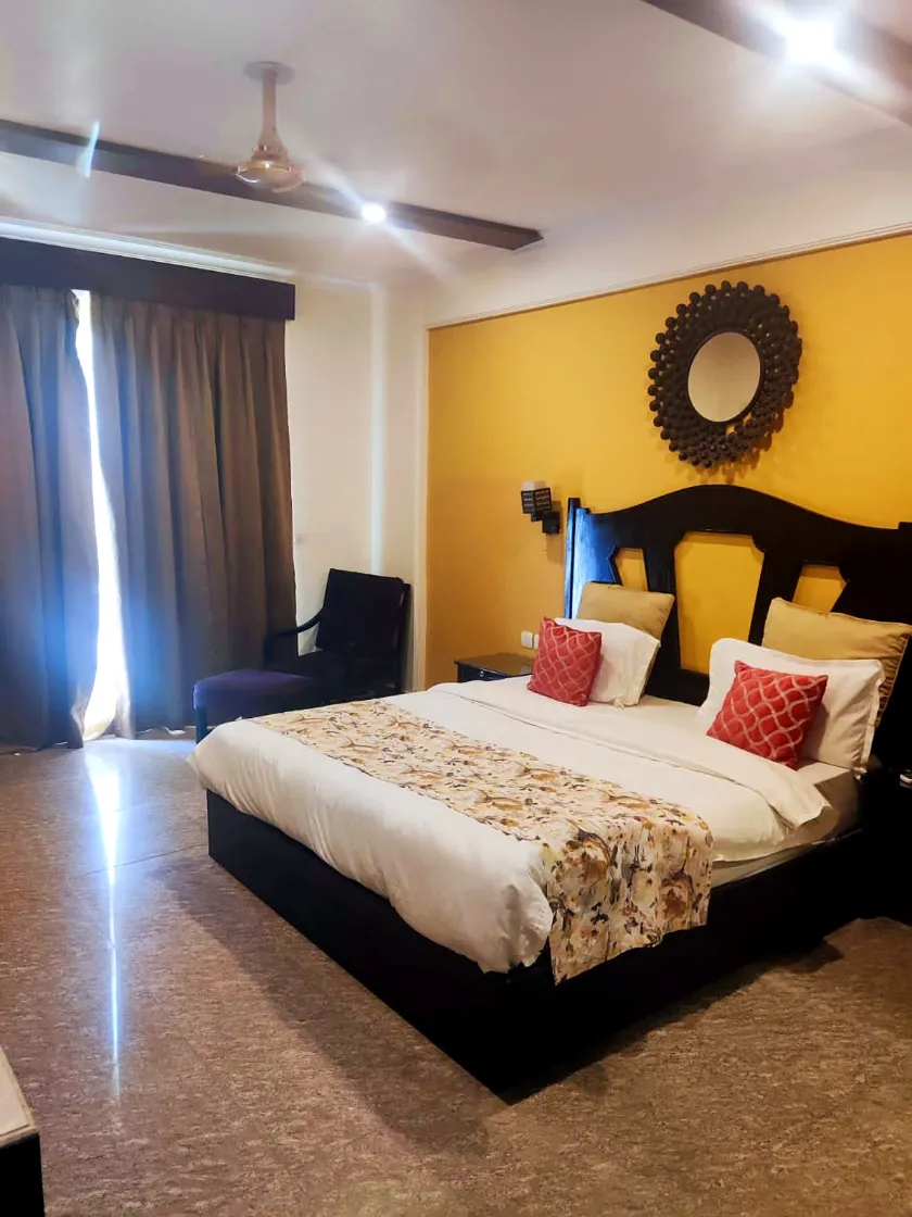 Elegant 1BHK with infinity pool in Aloha — photo 2