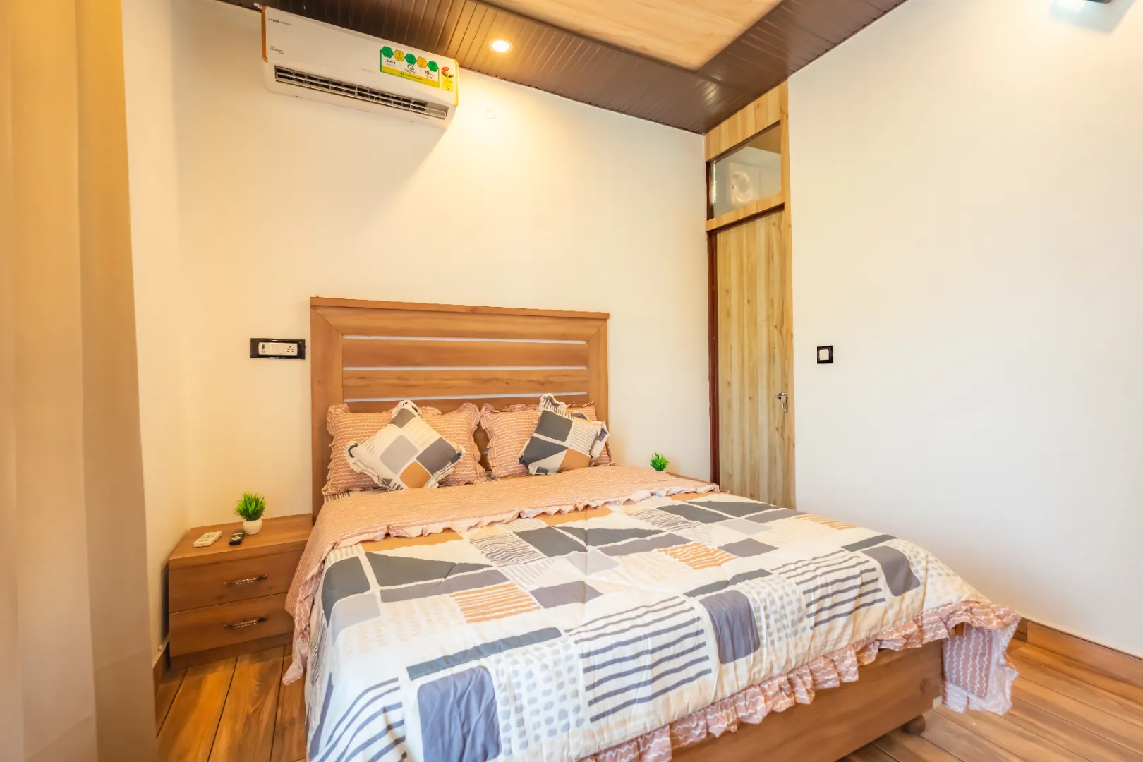 7 BHK Villa with Pool — photo 30