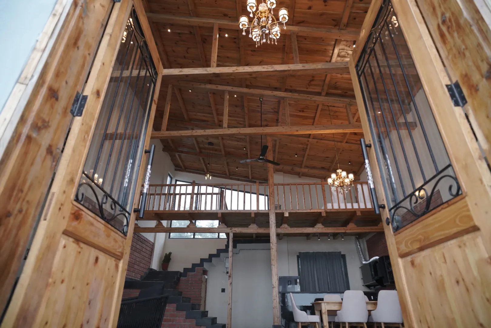 Luxury Home on Hilltop — photo 2