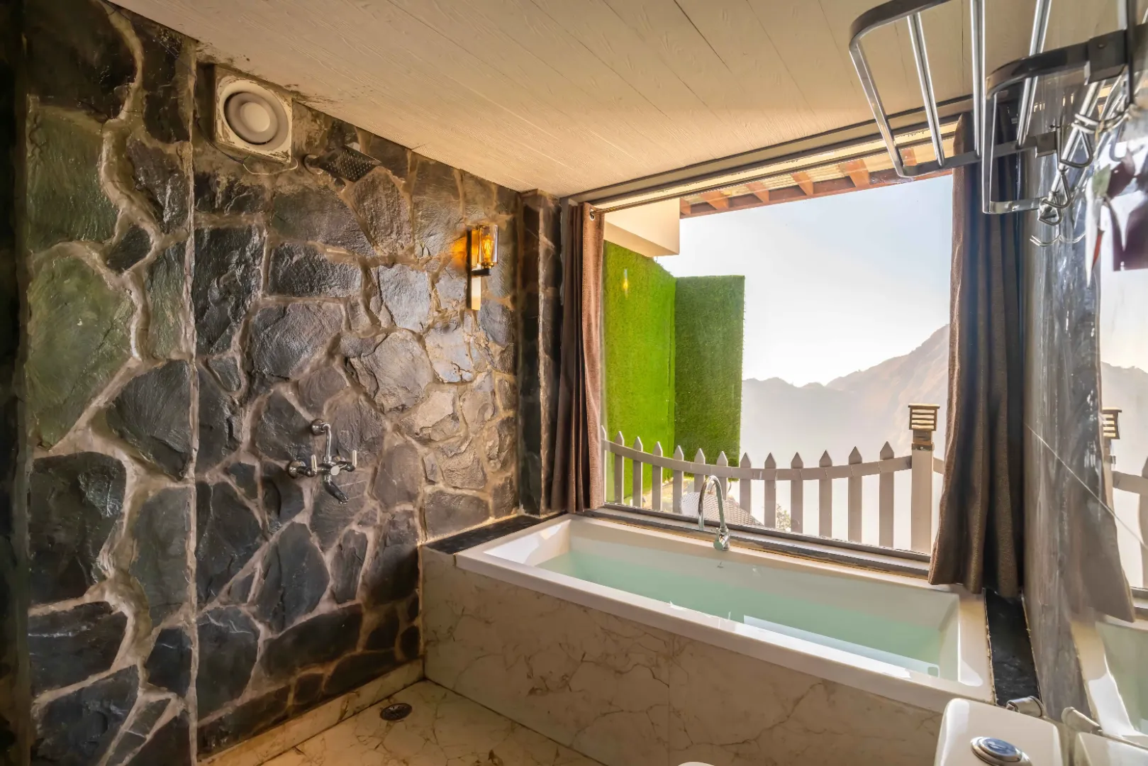 2BH with Bathtubs & 3 Balconies — photo 10