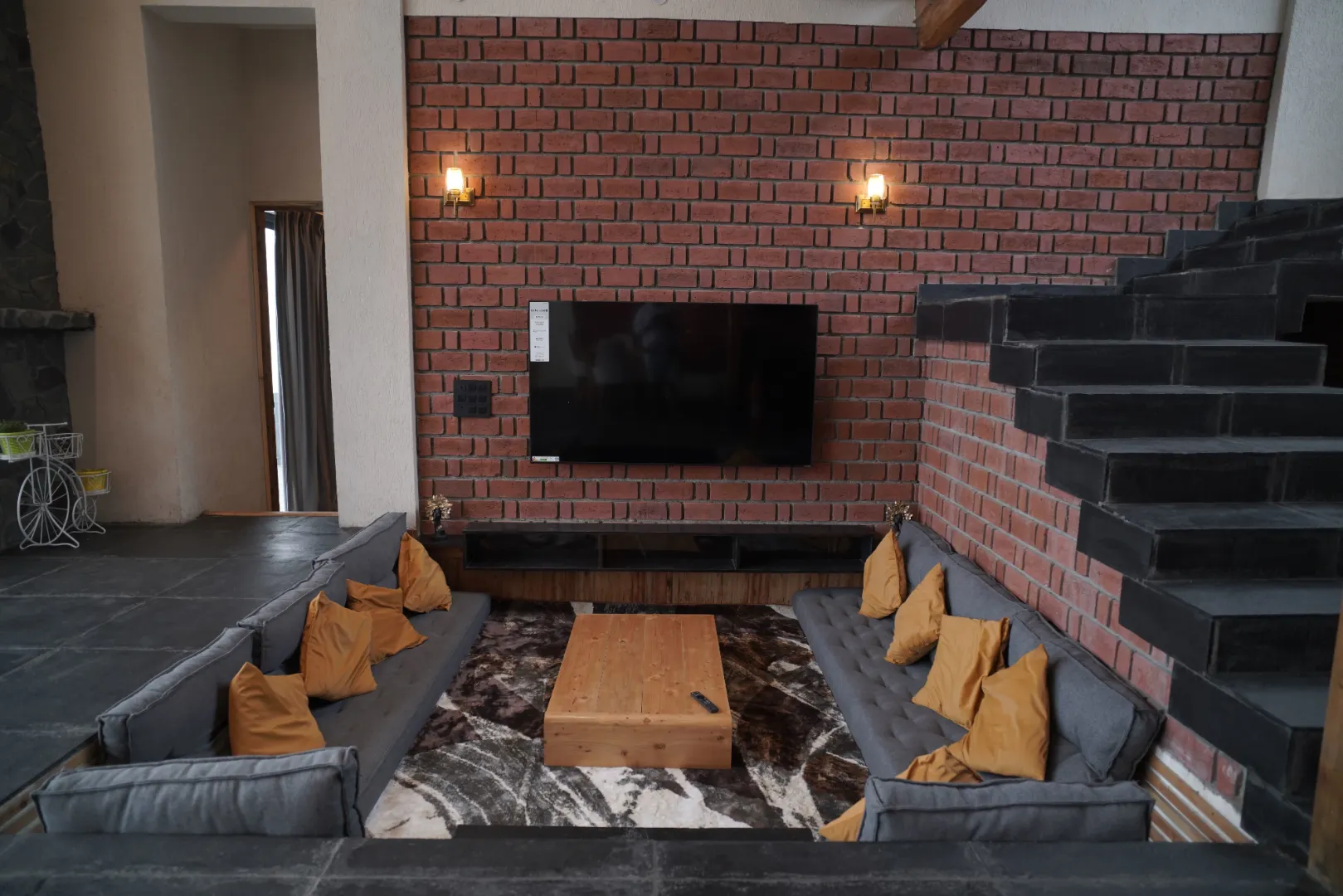 Luxury Home on Hilltop — photo 4