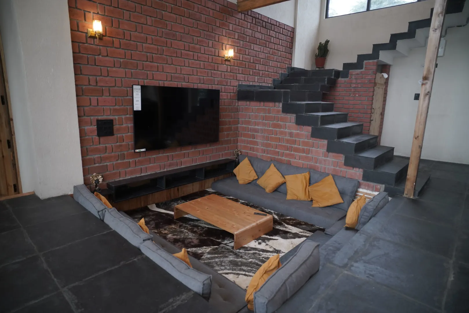 Luxury Home on Hilltop — photo 11