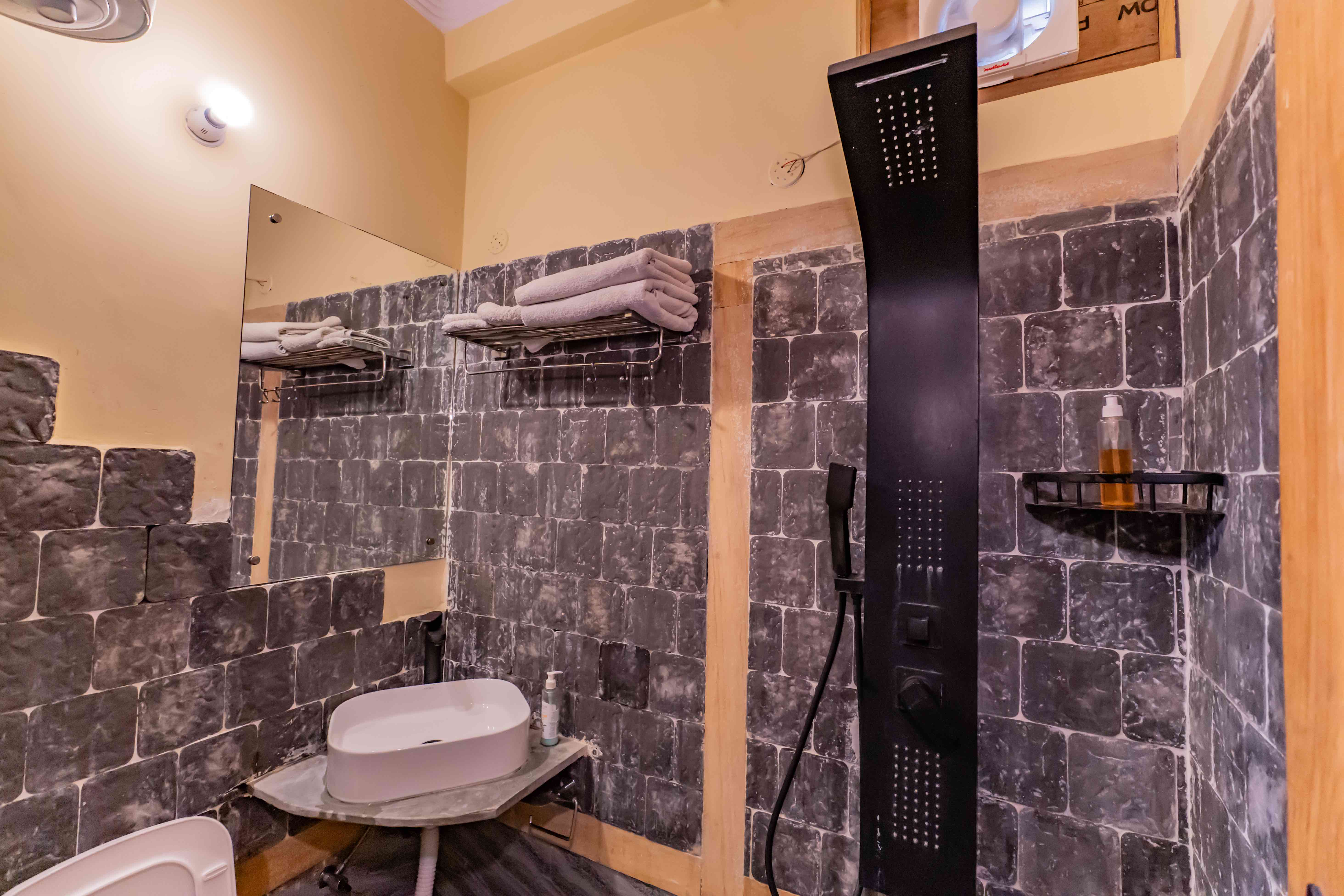 Yoga & Wellness retreat - Forest View Terrace Room — photo 16