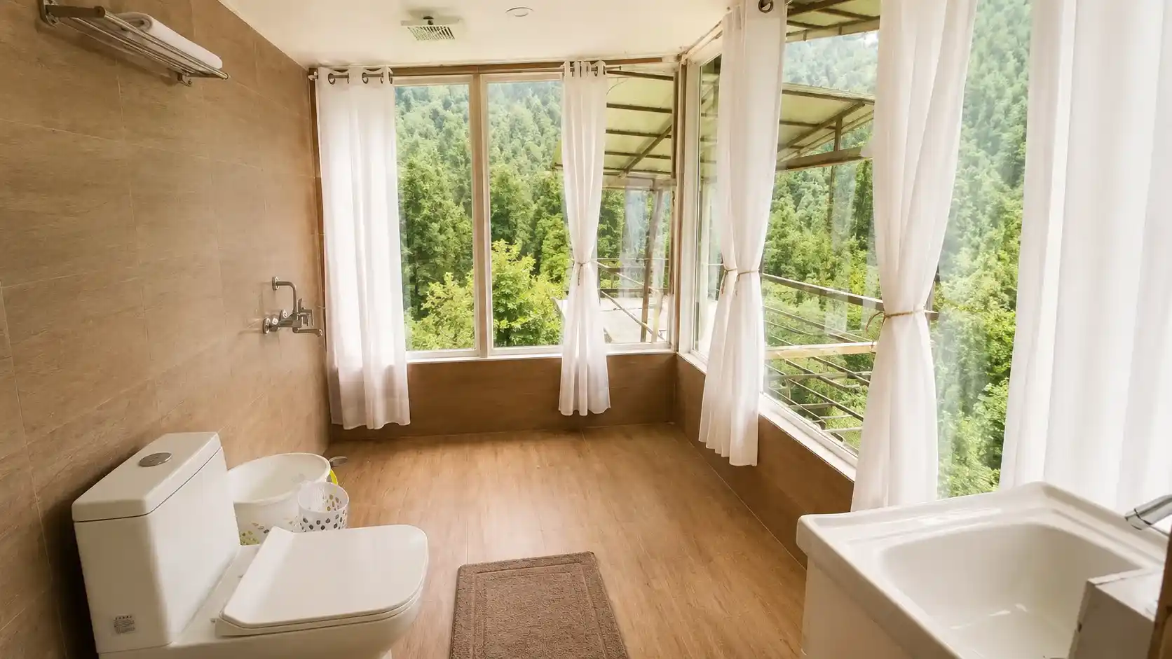 Glass Room with Balcony — photo 9