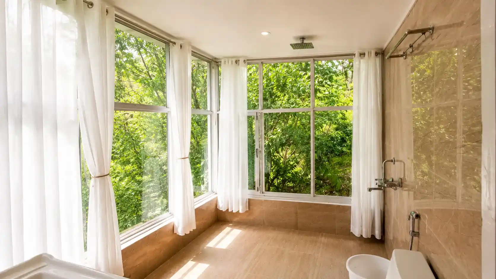 Glass Room with Balcony — photo 10