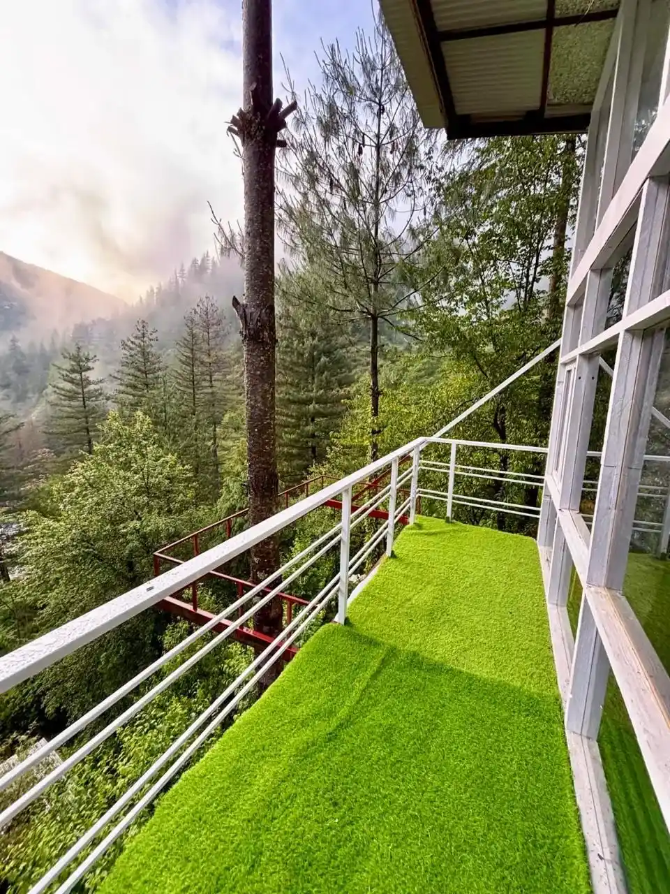 Glass Room with Balcony — photo 12