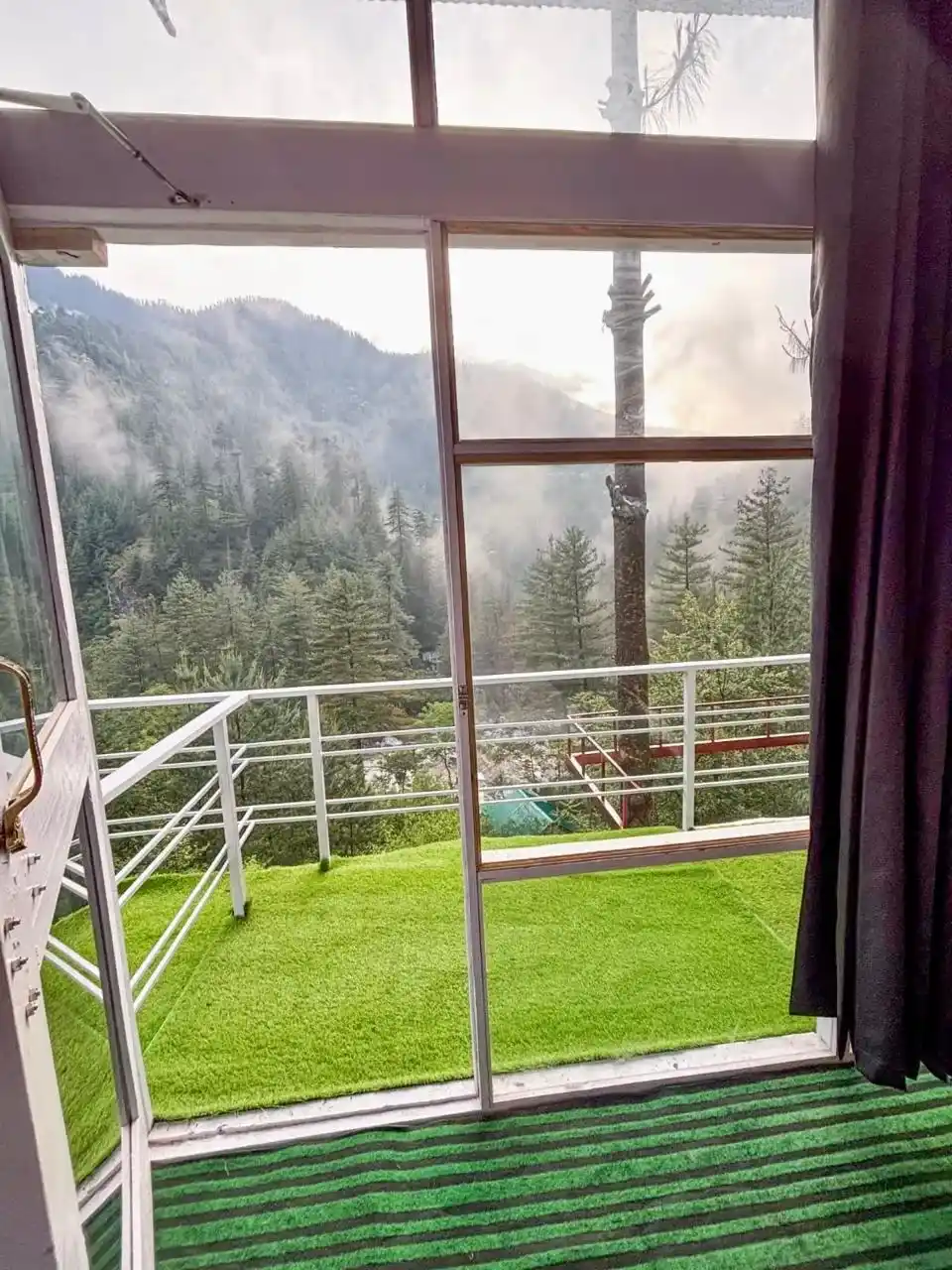 Glass Room with Balcony — photo 13