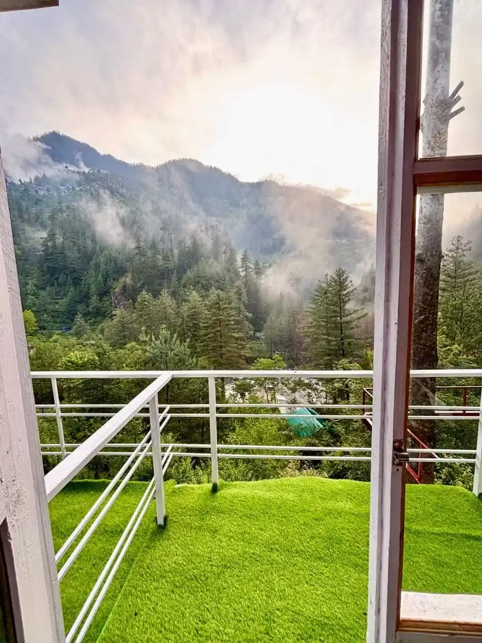Glass Room with Balcony — photo 14