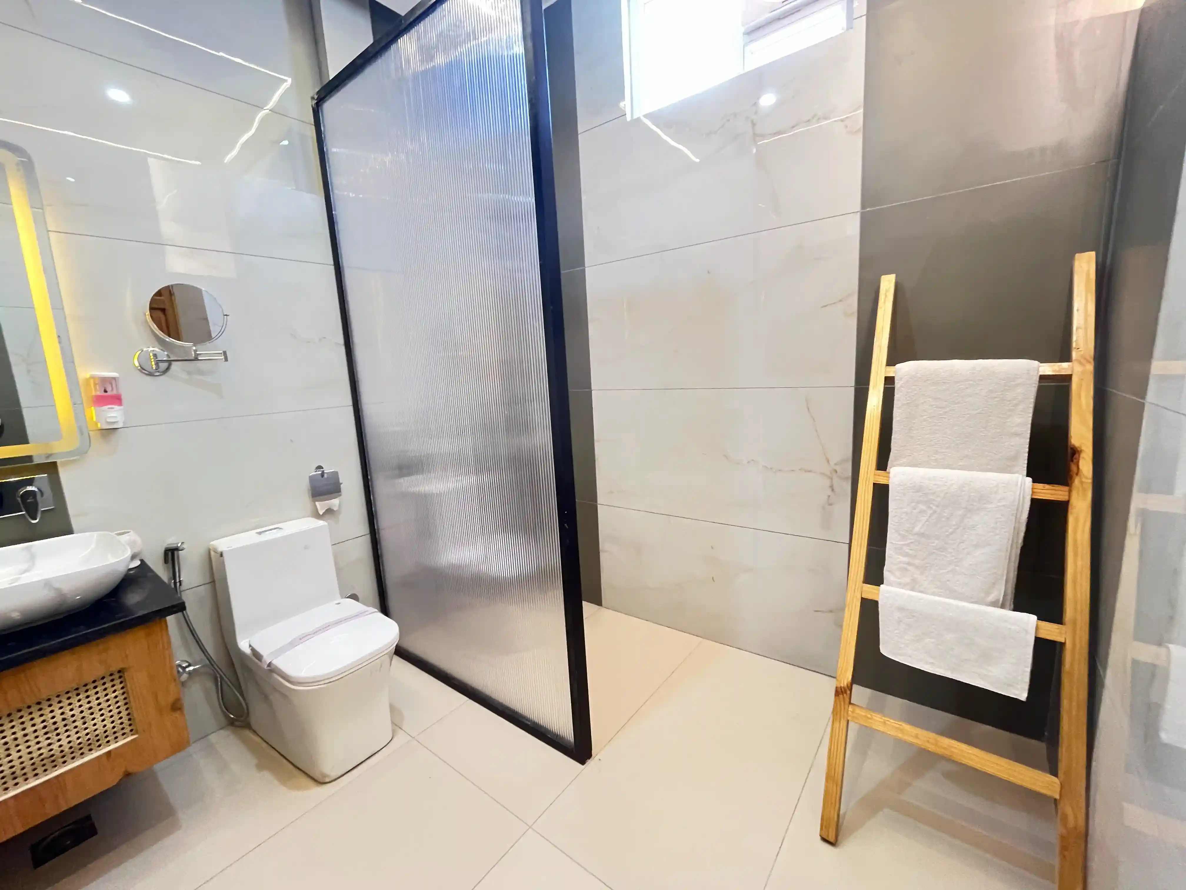 Riverfront 3 Luxury Suites Villa  — photo 18