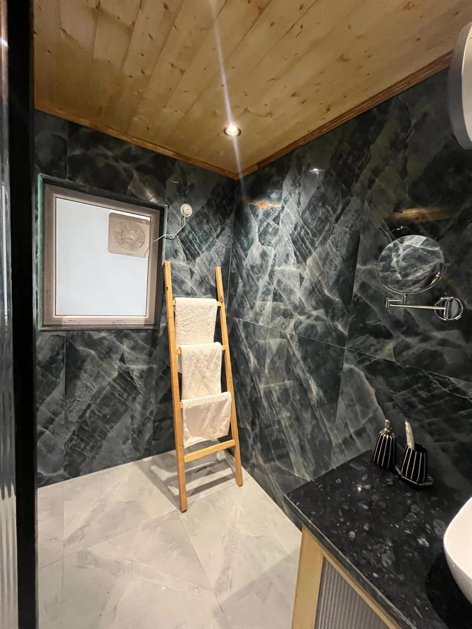 Riverfront 3 Luxury Suites Villa  — photo 30