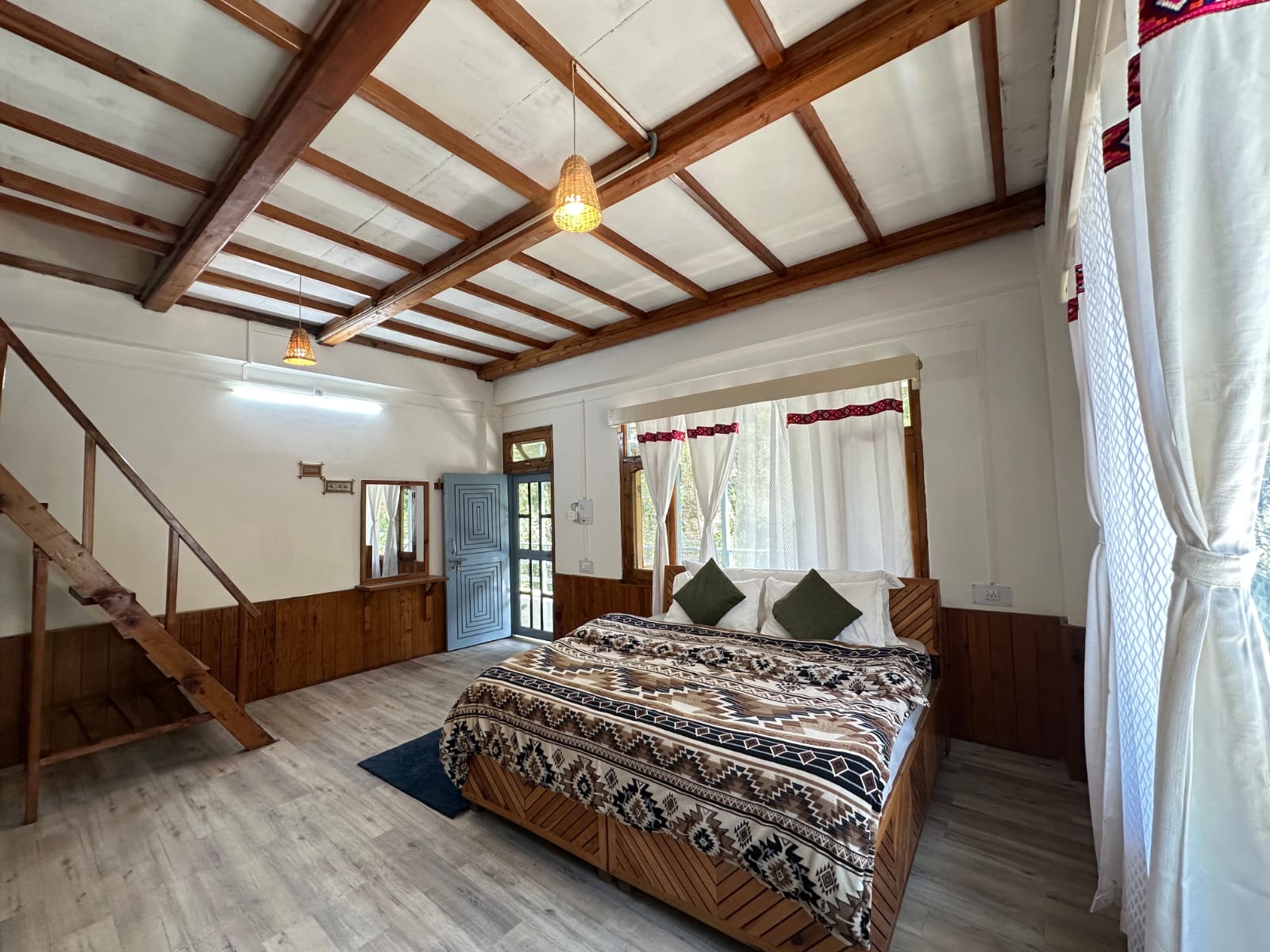 Riverside Homestay with Book Cafe — photo 28